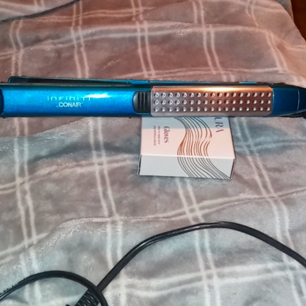 Infiniti by Conair Hair Straightener